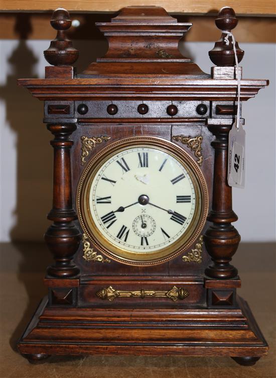 Small Victorian mantel clock(-)